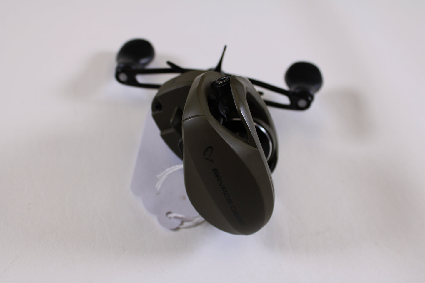 The Savage Gear SG8 BC 100 6.6:1 RH is a used casting reel in excellent condition with a green body, black handle, and two knobs—ideal for the Rod and Reel Trade-In Program if you’re upgrading your gear.