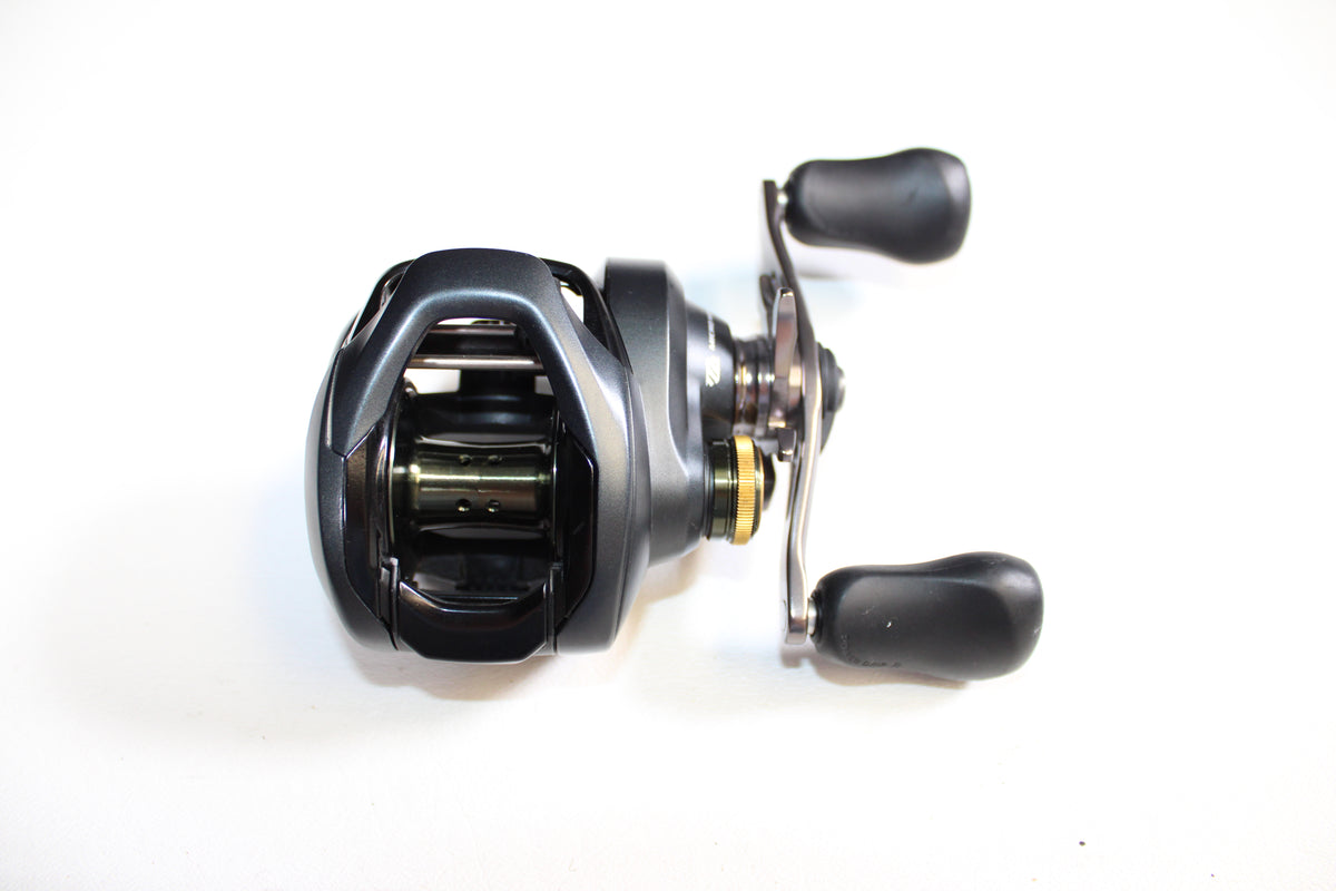 Shimano Curado CU200KHG 7.4:1 Gear Ratio - Used Casting Reel - Very Good Condition