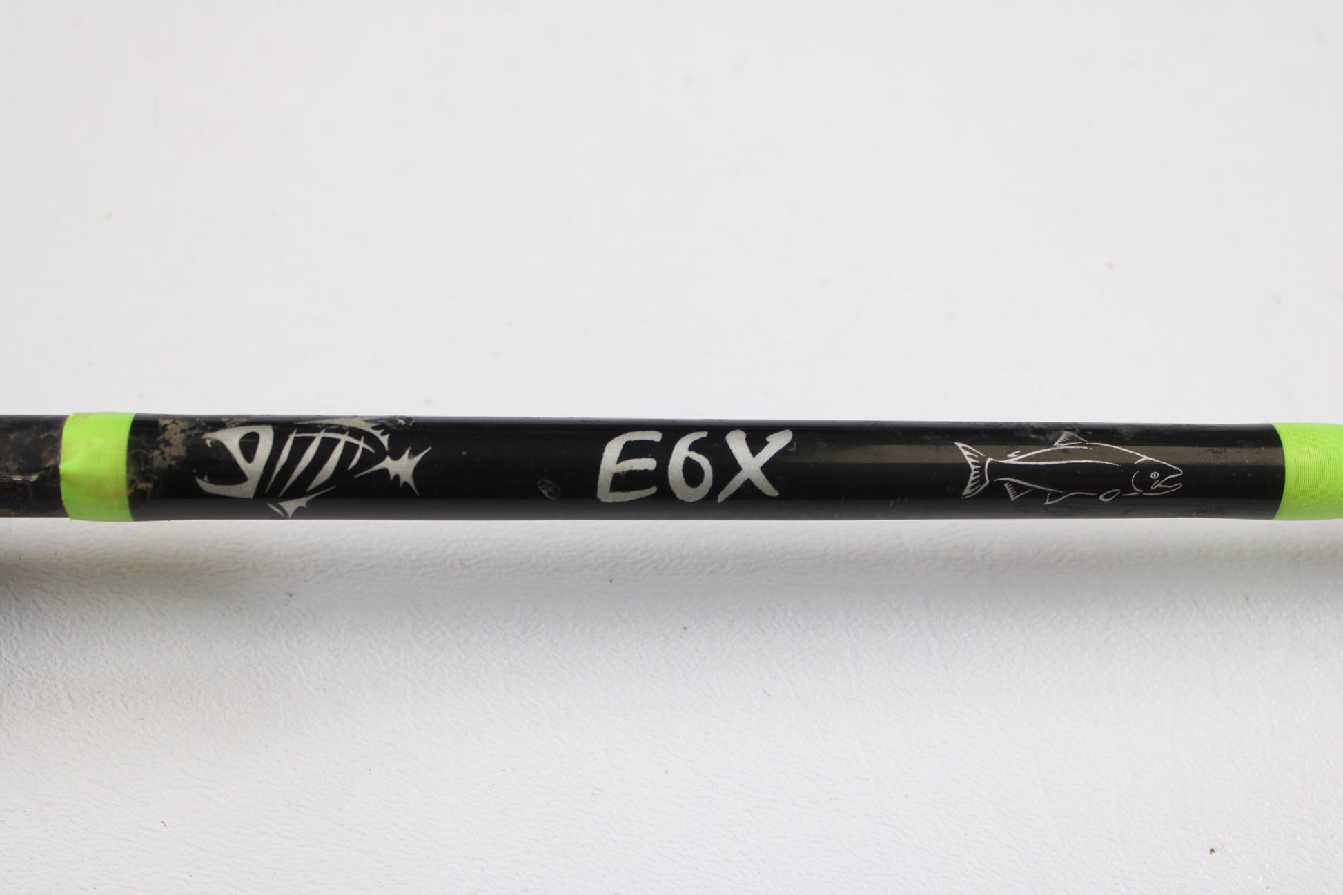 The G. Loomis E6X Hot Shot 1021-2C HSR GH 8'6" Mag Medium 2pc Used Casting Rod is in good condition and ideal for our rod and reel trade-in program if you’re looking to upgrade your used G. Loomis gear.