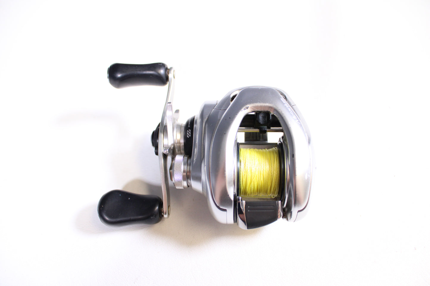 Shimano Metanium METMGLHG 7.4:1 Gear Ratio - Used Casting Reel - Good Condition