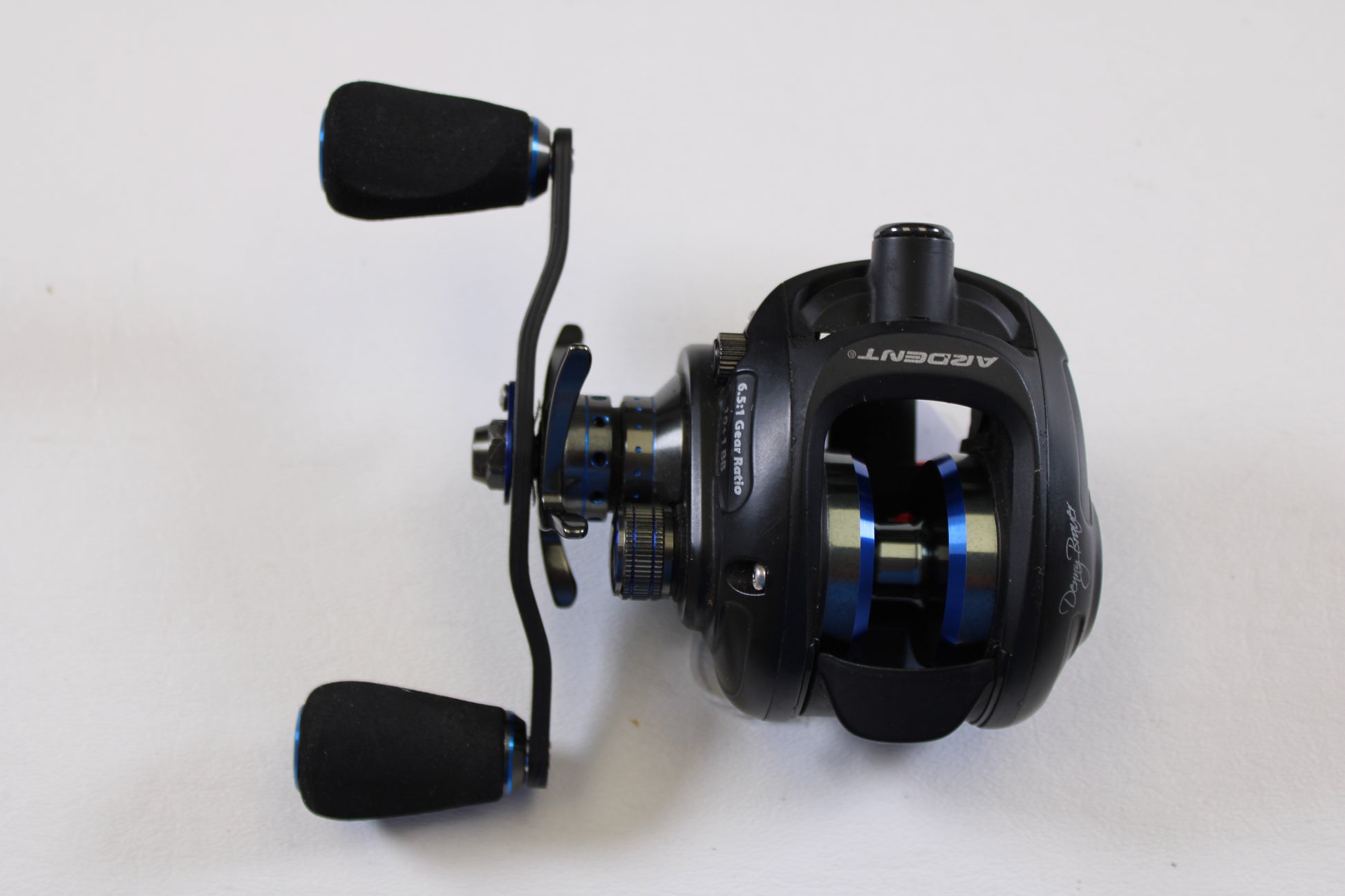 The Ardent Denny Brauer Apex Flippin 6.5:1 LH Used Casting Reel (Very Good Condition) is ideal for quality gear seekers or those using our Rod and Reel Trade-In Program for store credit.