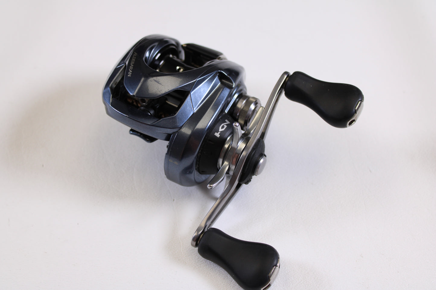 A close-up of the Shimano Aldebaran MGL ALDMGL51 6.5:1 LH Used Casting Reel in very good condition, perfect for upgrading with our Rod and Reel Trade-In Program—get store credit for your used Shimano gear.