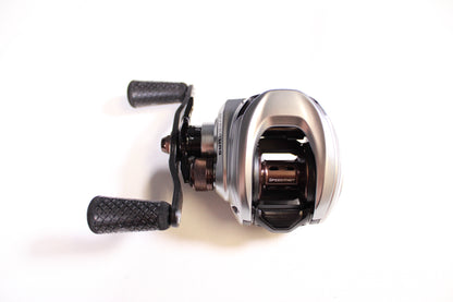 Lew's HyperMag TLH1XHLG2 8.3:1 Gear Ratio - Used Casting Reel - Excellent Condition