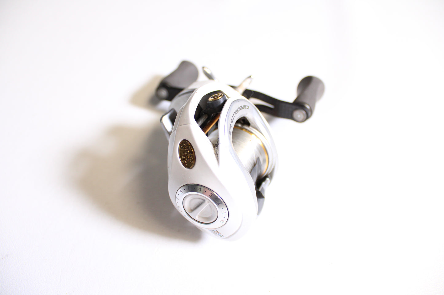 Bass Pro Shops Johnny Morris CarbonLite 2.0 JCT10SHHA 8.3:1 Gear Ratio - Used Casting Reel - Good Condition