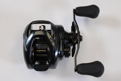 The Daiwa Tatula 300 TTU300P 5.3:1 RH Used Casting Reel, in excellent condition, features dual padded handles and is perfect for upgrading your gear or trading in your rod and reel.