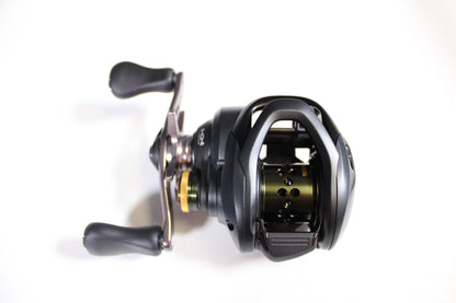 Shimano Curado CUBFSXGL 8.2:1 Gear Ratio - Used Casting Reel - Excellent Condition