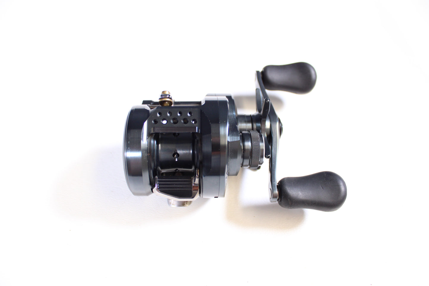 Shimano Calcutta Conquest JDM CNQ30HGA 7.4:1 Gear Ratio - Used Casting Reel - Excellent Condition