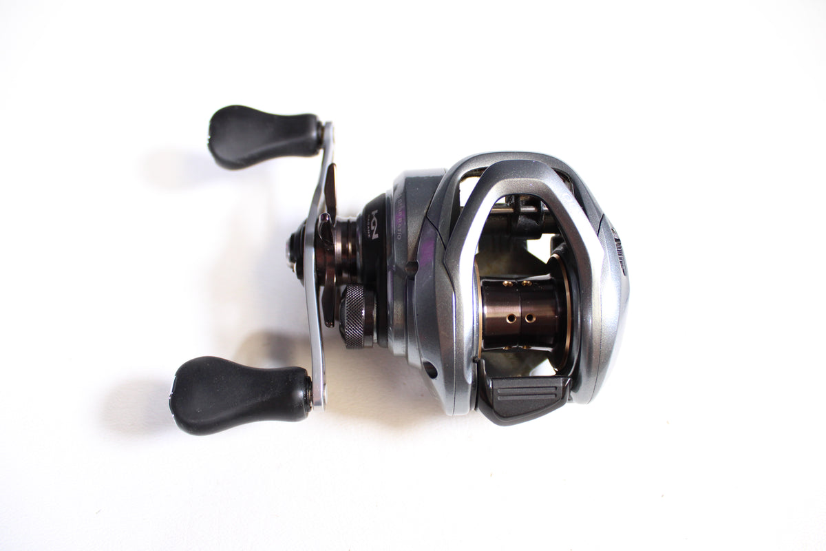 Shimano Curado CU71XG 8.2:1 Gear Ratio - Used Casting Reel - Very Good Condition