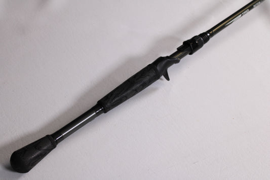 A close-up of the handle and reel seat on a Temple Fork TFO Tactical Elite Bass TLE SB 726-1 7'2" Heavy Used Casting Rod—excellent condition—ideal for anglers seeking quality pre-owned gear from our trade-in program.
